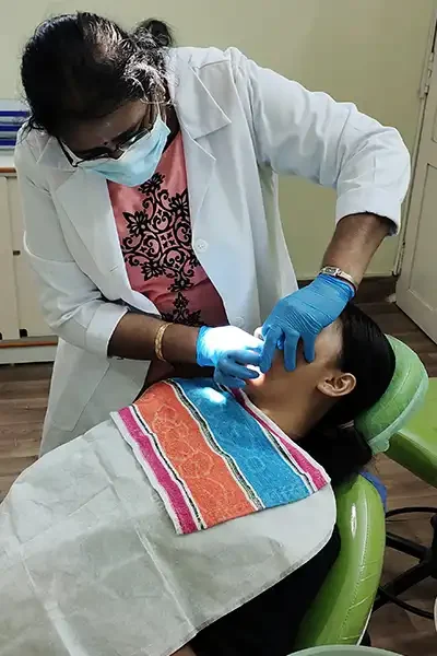 aesthetic-smile-restoration-04 At Anna Nagar Dental Clinic, Dr. K. Seethalakshmi recently performed an aesthetic smile restoration for a patient who presented with a complaint of a fractured upper front tooth.